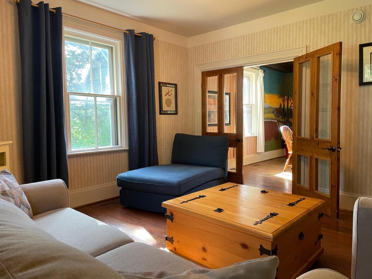 Avonlea Forest Hill Chalet *