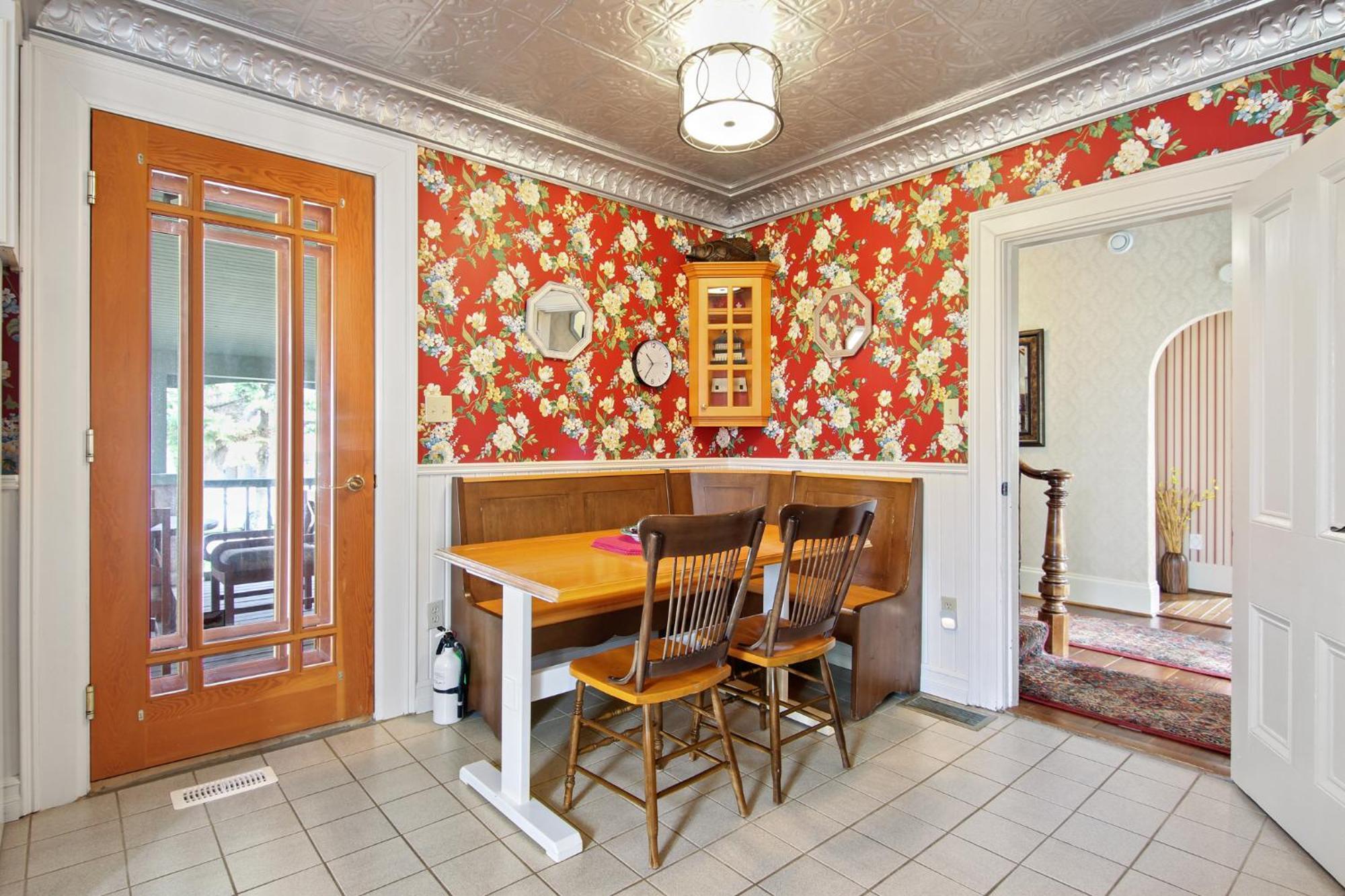 Avonlea Forest Hill Chalet *
