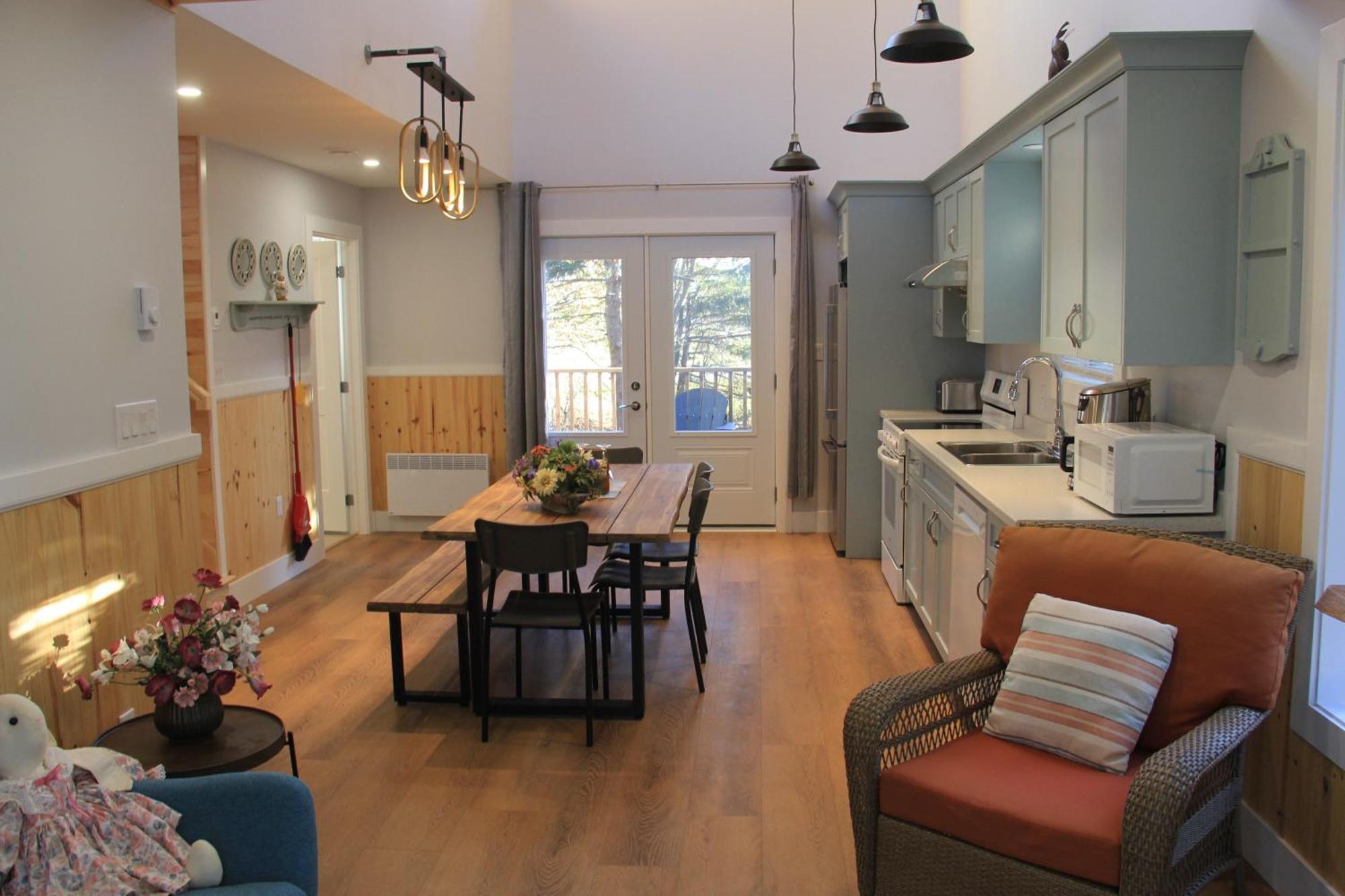 Avonlea Forest Hill Chalet *